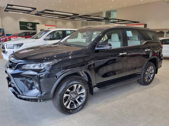 TOYOTA HILUX SW4 2.8 D-4D TURBO DIESEL DIAMOND 7L 4X4 AUTOMÁTICO